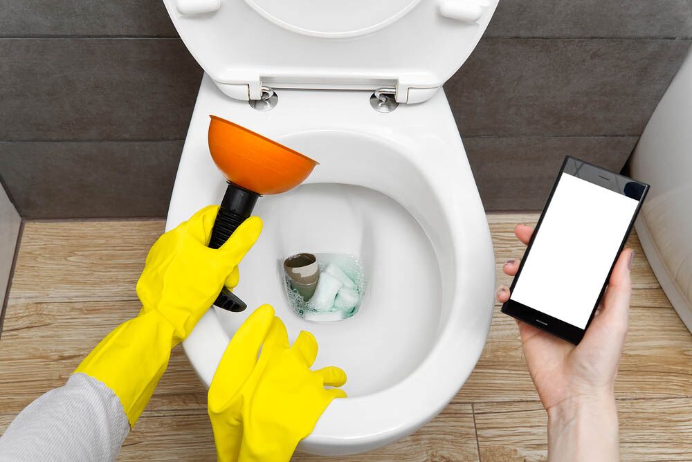 Overfllowing toilet Overfllowing toilet